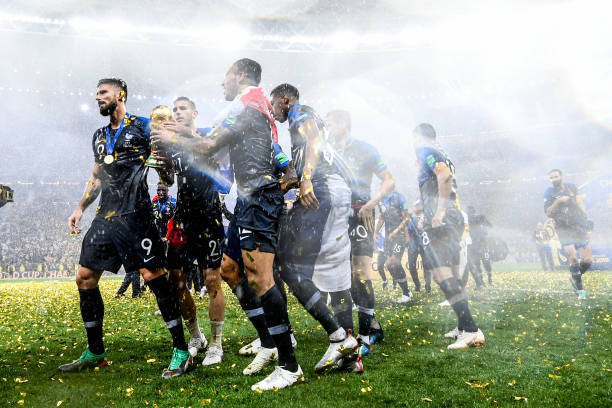 通过将员工 通过将员工